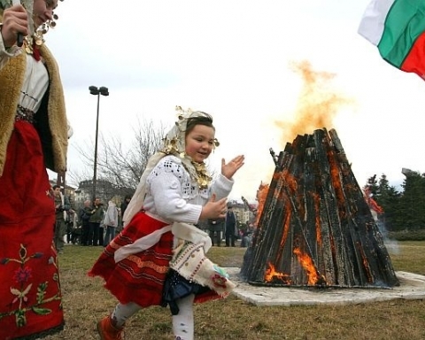 Сирни заговезни, зараждане на пролетта: Прости, простено да е