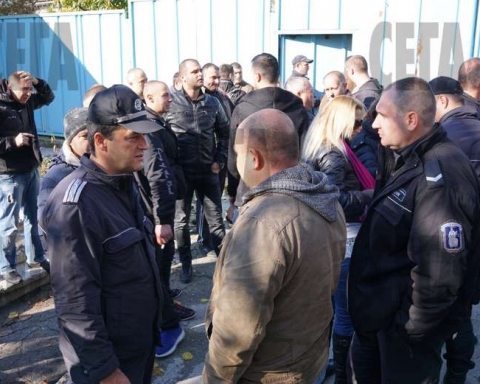 Служителите в затворите поканиха Борисов на поредния си протест