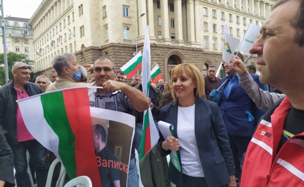 Защо имаше малко хора на протеста на Мая Манолова?
