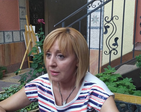 Манолова към Борисов, Радев и партиите в НС: Кой саботира машинното гласуване? Къде са машините за гласуване?