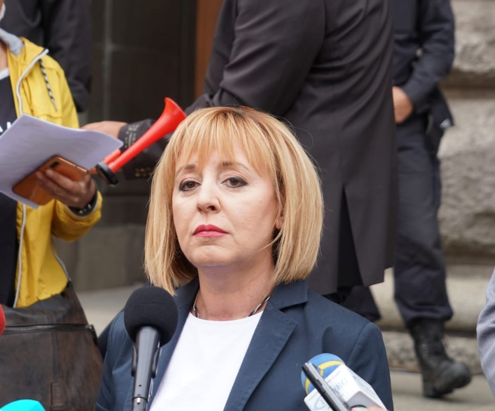 В понеделник Манолова обявява как ще се яви на следващите избори