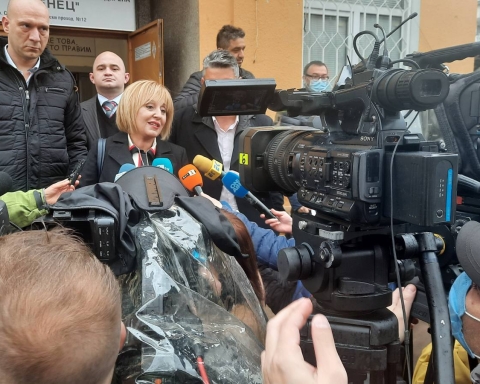 Мая Манолова: Гласувах за смяна на караула. Браво, българи!