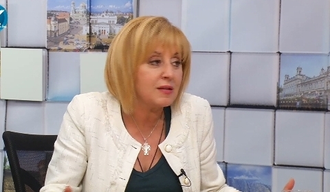 Манолова за подслушването: Това е бухалка на властта. Не може да наричаш протестиращи ОПГ