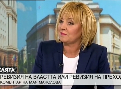 Мая Манолова: Идва Видовден, ще има правителство на промяната В следващия парламент ще има подобрена версия на Комисията по ревизията за секторите с най-големите аномалии, каза Манолова и призова бизнеса да бъде спокоен Идва Видовден. Истината в един момент лъсва и това прави в момента служебният министър на икономиката с разкритията за ремонтите на язовирите. Ще има правителство на промяната, което да застане на страната на българските граждани и незабавно да се заеме с решаване на проблемите им и със смели реформи . Това заяви председателят на Коалицията „Изправи се! Мутри вън!“ Мая Манолова в предаването „Неделята на НОВА“. Тя посочи основните приоритети на коалицията – повишаване на доходите, подкрепа за малките фирми, микропредприятията и младите семейства, съдебна реформа, модернизация на икономиката, достъпно здравеопазване. Най-новата опорна точка на ГЕРБ е, че Мая Манолова с комисията си щяла да спре проектите, да прекрати договорите и нямало да се строят повече пътища, магистрали и водни цикли. Няма такова нещо. Почтеният бизнес може да бъде спокоен. Той очаква правила и прозрачност, не иска повече да плаща ангария по 40 %, а иска да работи спокойно. Това е, което ще му осигурим със следващото управление, категорична бе тя. В следващия парламент ще има подобрена версия на Комисията по ревизията за секторите с най-големите аномалии, като шефове на държавни предприятия да вземат по-голяма заплата и бонуси от президента и от премиера. Дружества, които са се превърнали в отдели на ГЕРБ, партийни калинки, които са разположени на всички нива - това трябва да бъде извадено и прекратено. Вече не е достатъчно да кажем „Долу диктаторът!“, трябва да дадем решения за България, допълни Манолова. Ще изчистим службите. Крайно време е да спрат да бъдат използвани за политическа употреба. Превърнали са се в отдели на партийната централа на ГЕРБ. Операцията „чисти ръце“ на вътрешния министър Бойко Рашков трябва да продължи и ако трябва службите да бъдат преосновани, допълни тя. Манолова призова икономическия министър Кирил Петков да продължи разследването и да извади всички факти за ремонтирането на над 400 аварийни язовира, за които бяха отпуснати 500 млн. лв. през 2018 г. При управлението на ГЕРБ поискахме информация по ЗДОИ от шефа на ДКК и от икономическия министър, но ни беше отказана. Министърът и ръководството на ДКК тогава скриха истината, категорична бе тя. В следващия парламент ще предложим създаването на анкетна комисия за установяване на случаите на незаконно подслушване. Разполагаме с документи, според които обикновени граждани и доброволци от „Изправи се.БГ“ са подслушвани незаконно с месеци. Предполагам, че това не е само с цел Борисов и ГЕРБ да са наясно какви са нашите следващи действия, но и за да изфабрикуват компромати, които да удрят или мен, или моят екип, каза още Манолова.