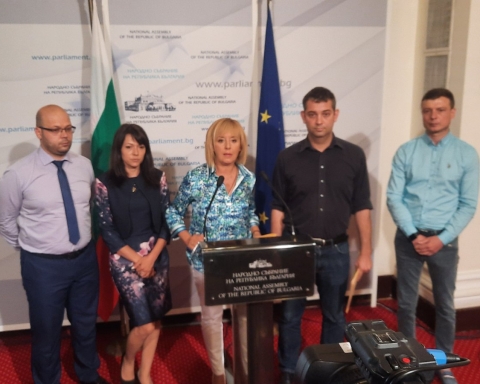 Манолова: В следващите пет години цената на водата ще се увеличи с до 127 %