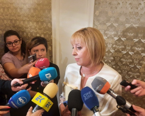 Мая Манолова: Обществото очаква почтено управление на промяната, а не на статуквото