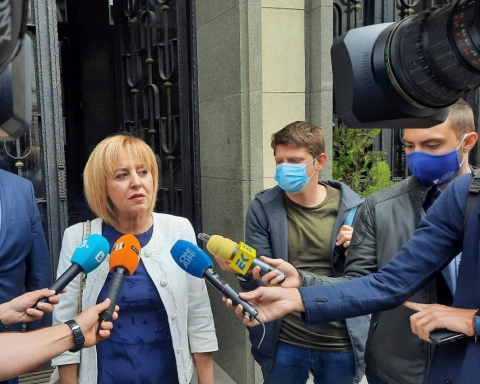 Манолова и „Изправи се.БГ“ върнаха 100 хил. лв. партийна субсидия
