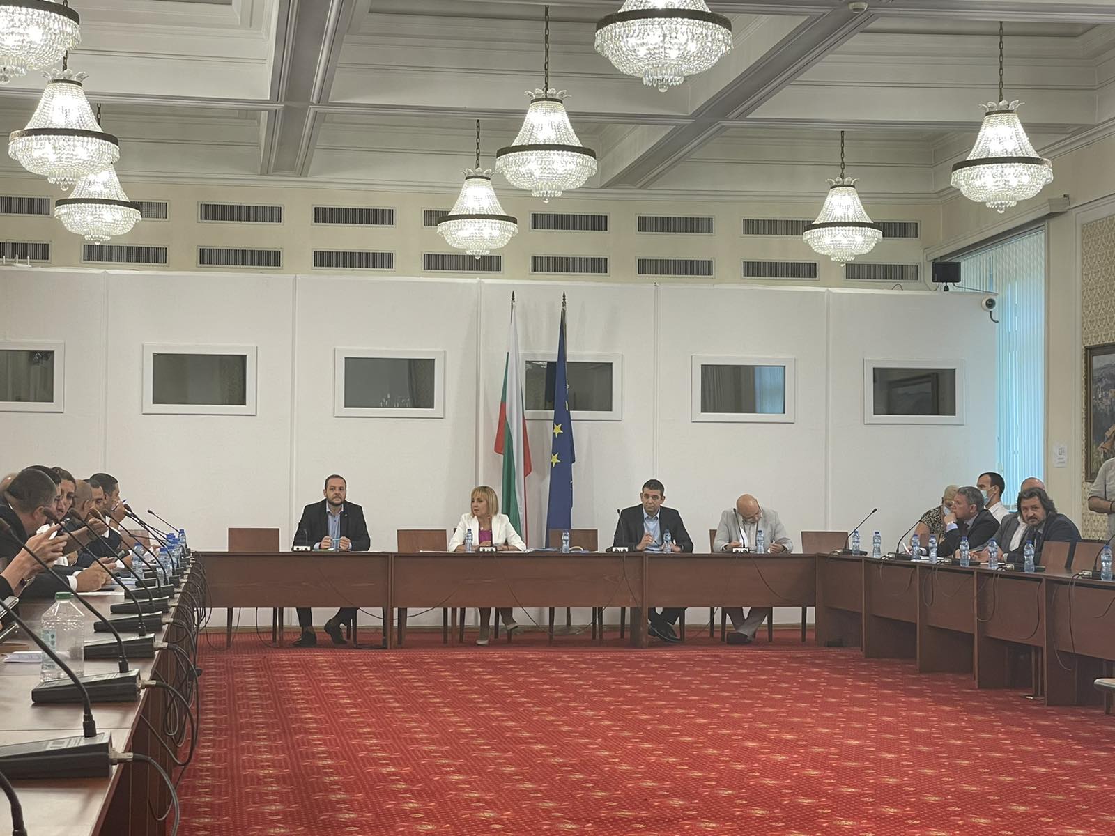 Комисията по ревизията на Манолова започва със стартов списък със 17 сектора