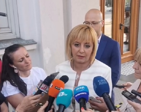 Манолова се срещна с кандидата за премиер на ИТН в парламента