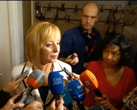 Манолова: До края на парламентарната процедура „Изправи се БГ! Ние идваме!“ ще има решение относно кабинета