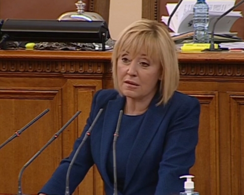 Мая Манолова: ГЕРБ са лицето на провала в управлението на COVID- кризата