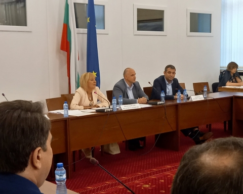 Манолова: Схемата „ин хаус“ е организирана и изпълнена от предишното правителство на Борисов