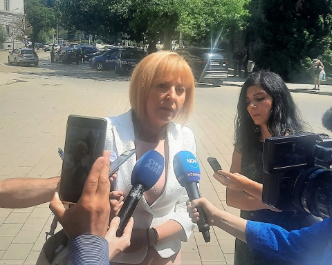 Мая Манолова: Ще се носи отговорност защо към бежанската криза и COVID-вълната ще се добави и институционална криза