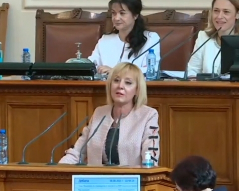Манолова: Безобразие е в Шумен водата да стане 4,66 лв. и да е негодна за пиене