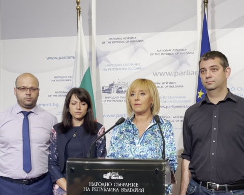 Манолова внесе законопроект за контрол над колекторите