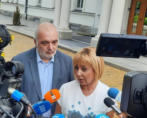 Манолова: Ива Митева нарушава Конституцията, като отказва да свика извънредно парламента