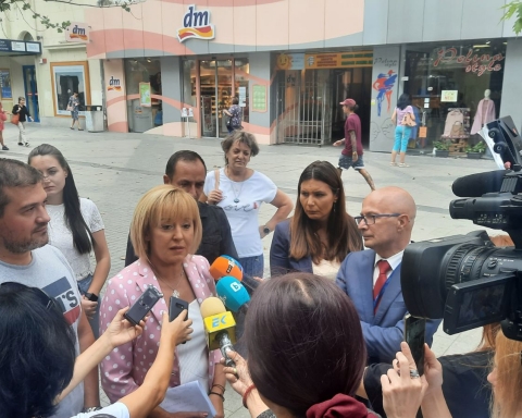 Манолова: Ще заведем колективен иск срещу държавата за незаконното подслушване на стотици протестиращи