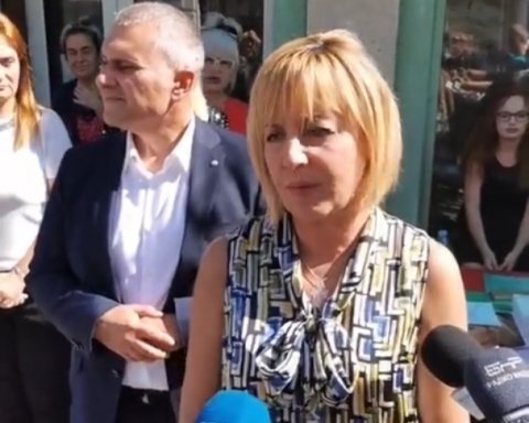 Манолова: Правителството спешно да компенсира фирмите и домакинствата за скока на тока, парното и водата