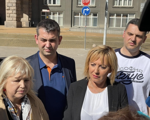 Мая Манолова: Незабавна оставка на енергийния министър заради липсата на мерки за скока на цената на тока