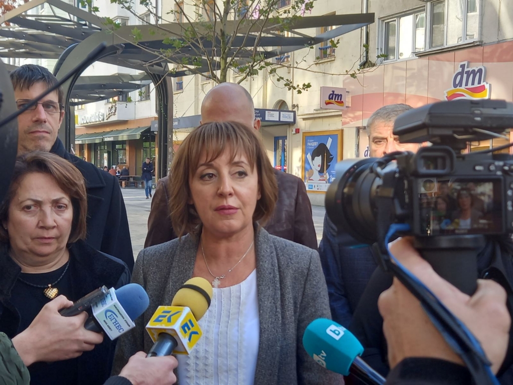 Манолова: Обжалваме пред съда новата заповед за „зелен сертификат“ заради дискриминация