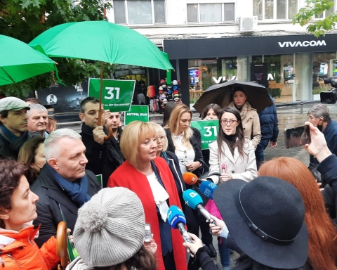 Манолова обяви 31 антикризисни мерки за подкрепа на бизнеса и домакинствата в енергийната криза