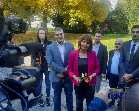 Манолова: В следващия парламент ще предложим отпадане на ДДС върху тока, както призова и ЕК