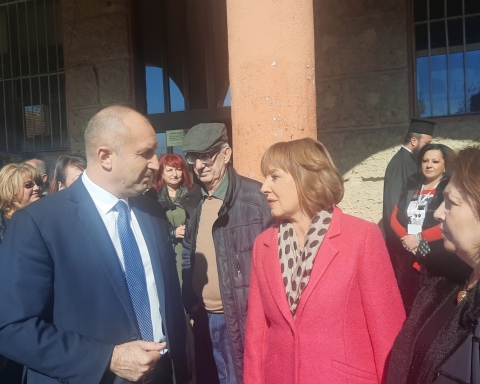 Манолова: Казусът "Кирил Петков" е казус на десетки хиляди българи зад граница