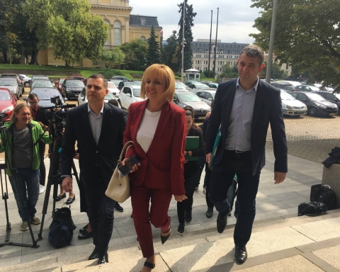 Мая Манолова ще открие кампанията на "Изправи се БГ! Ние идваме!" в петък