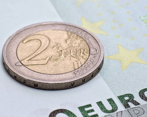 Шефът на БНБ: На монетата от 2 евро ще пише „Боже, пази България“
