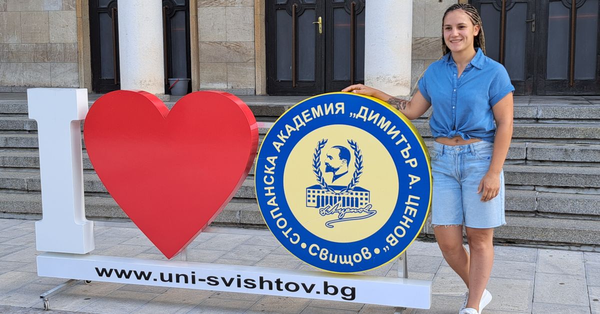 Златното момиче на българското карате Ивет Горанова завърши с отличие обучението си в Свищовската академия