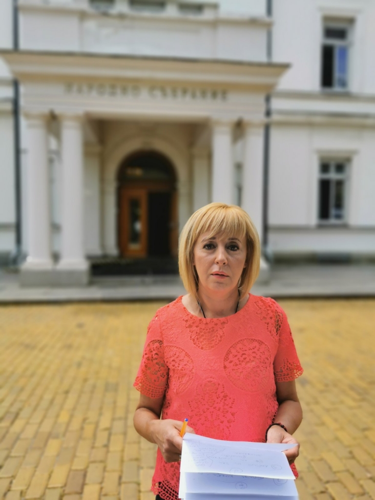 Манолова: Борисов незабавно да изтегли законопроекта за ЧСИ, приет от неговите депутати в сряда