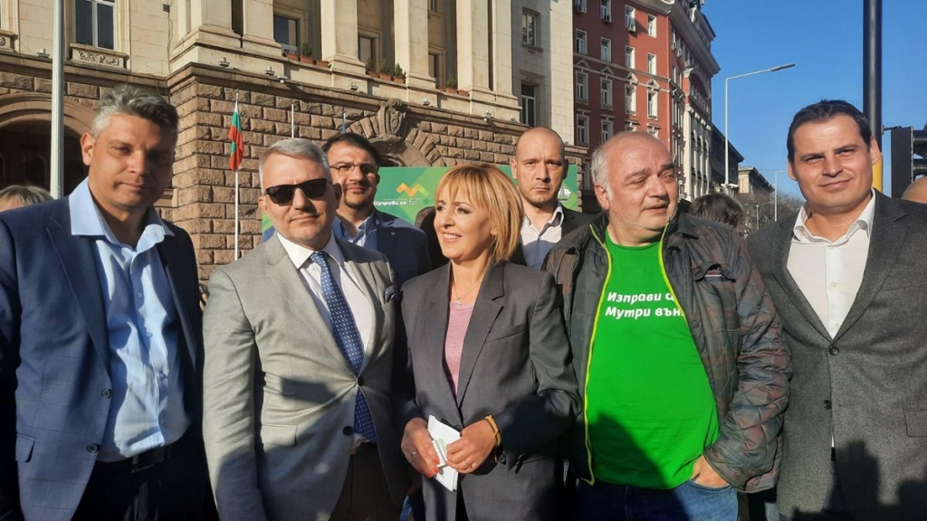 Мая Манолова ще гласува в Шесто помощно училище в София