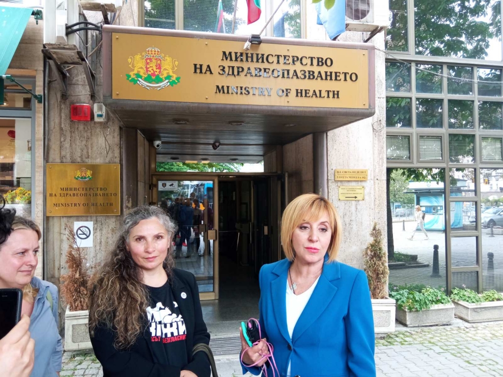 Манолова поиска министрите на земеделието и здравеопазването да проверят фермата за норки на фирма „Градус“
