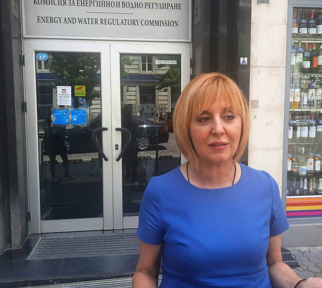 Манолова: КЕВР да подаде оставка заради увеличението на цените на тока и парното