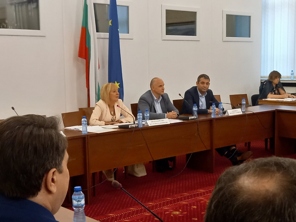 Манолова: Схемата „ин хаус“ е организирана и изпълнена от предишното правителство на Борисов