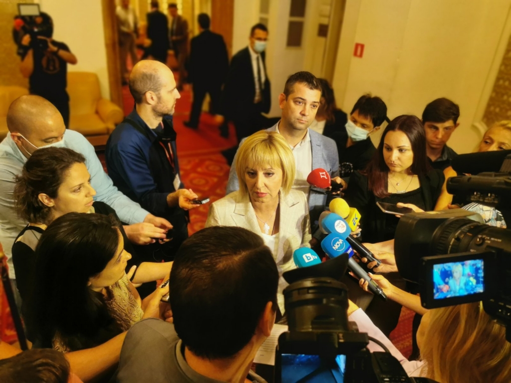 Манолова за позицията на ИТН: Не сме Фейсбук република. Осем комисии са на ИТН
