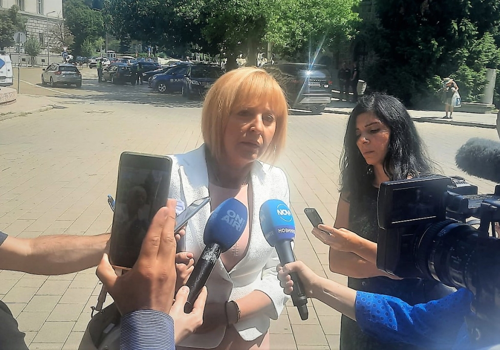 Мая Манолова: Ще се носи отговорност защо към бежанската криза и COVID-вълната ще се добави и институционална криза