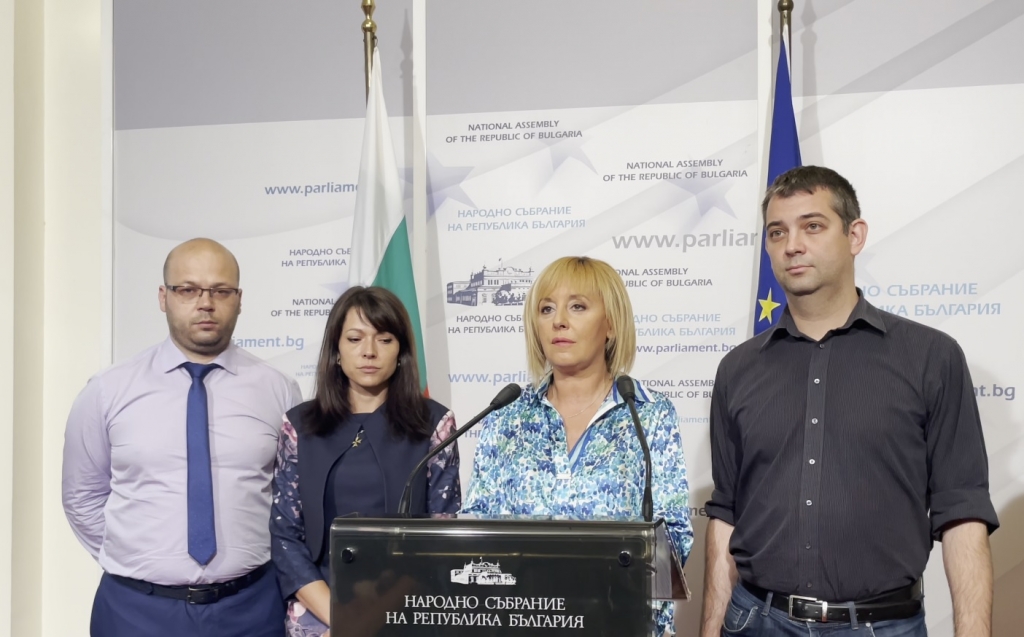 Манолова внесе законопроект за контрол над колекторите