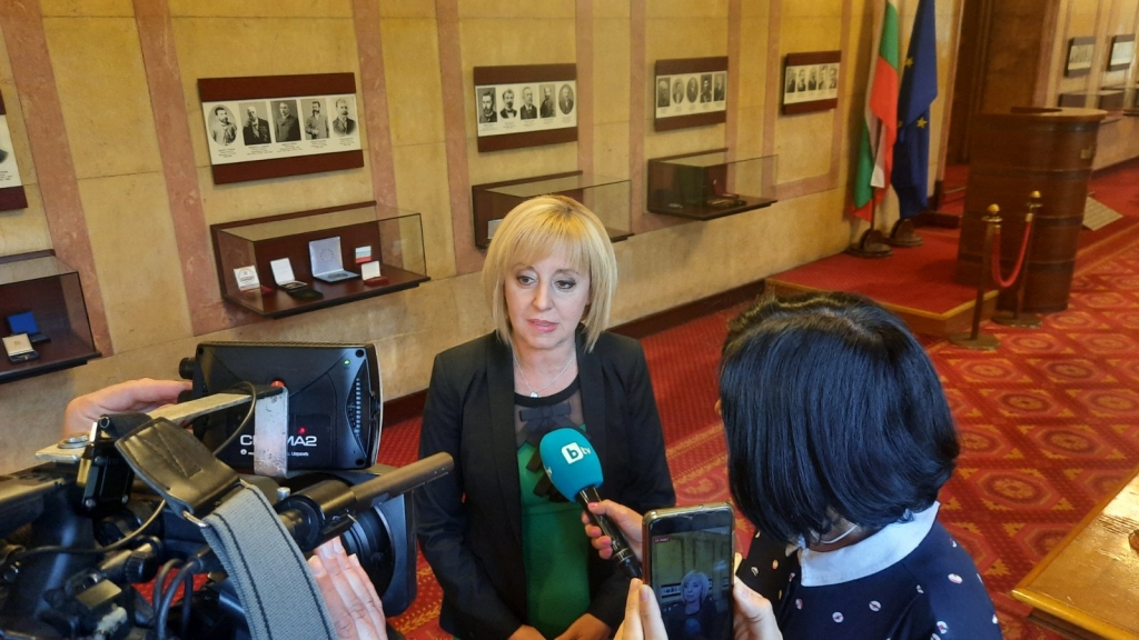Манолова: Прие се съществено вдигане на минималната пенсия и по 650 лв. за втората година от майчинството