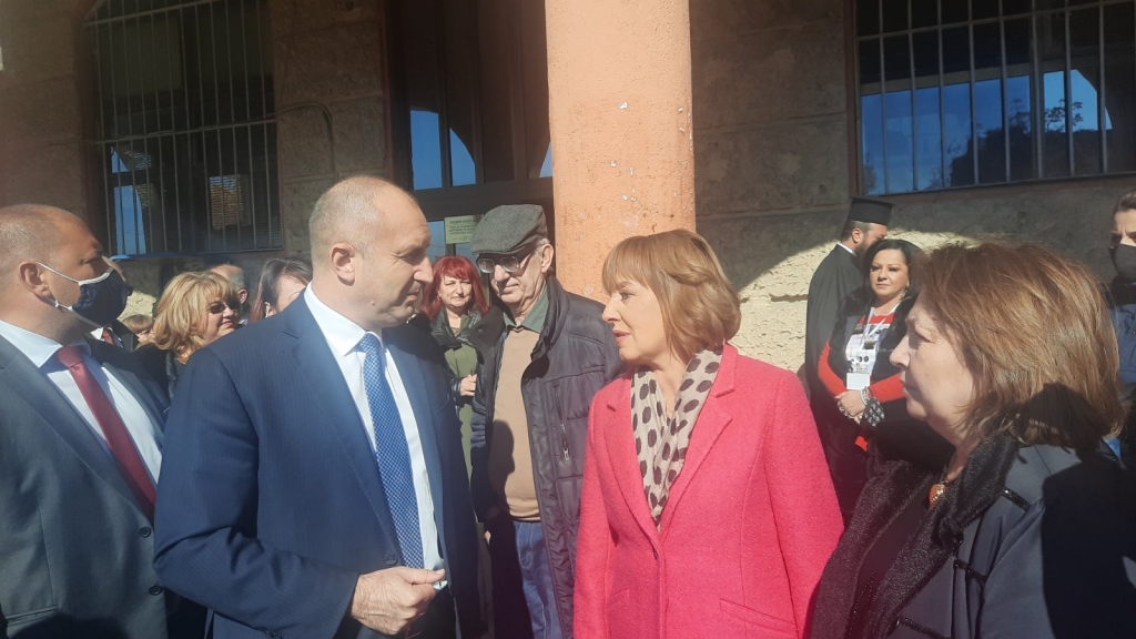 Манолова: Казусът "Кирил Петков" е казус на десетки хиляди българи зад граница