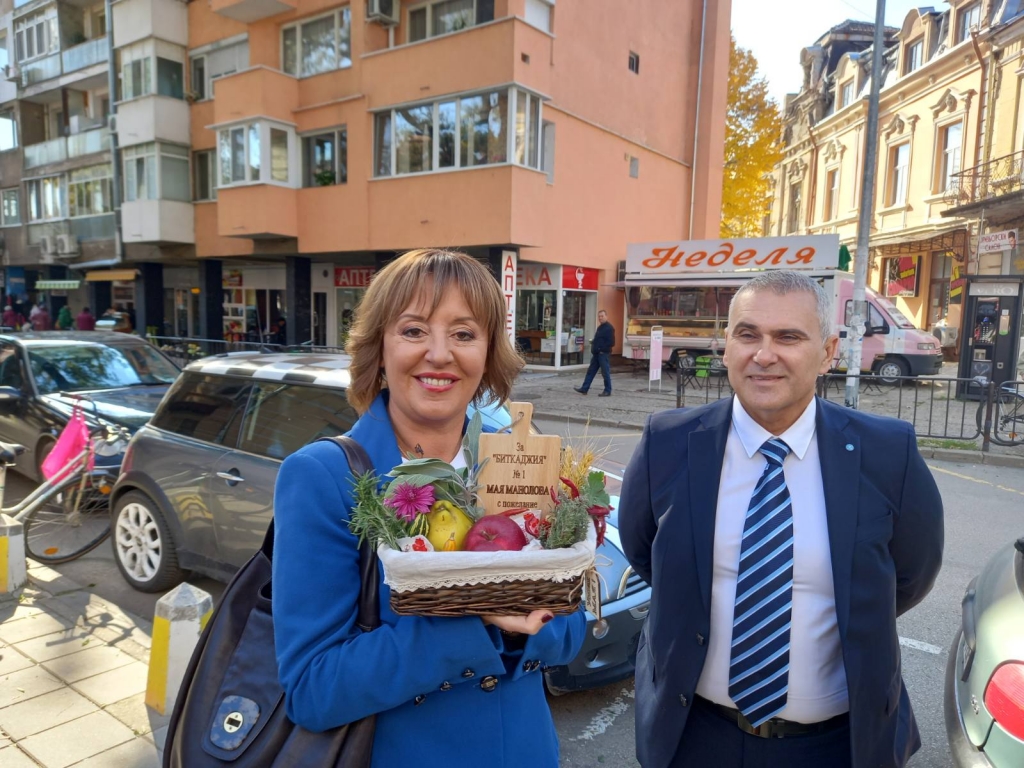 Манолова: Държавата да махне данъците върху тока и да поеме на 100 % увеличението на сметките