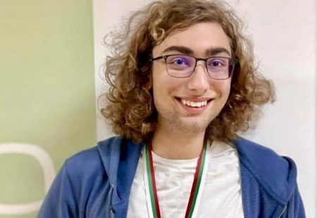 Български ученик грабна златото и впечатли научните среди с представянето си на Менделеева олимпиада в Китай